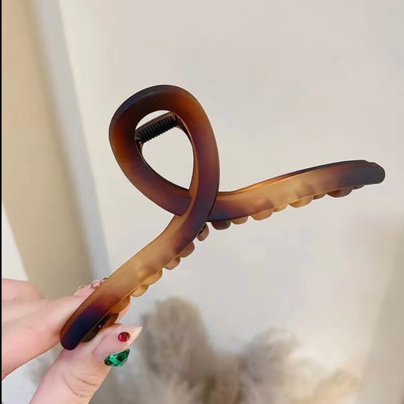 💢NEW ‼️ Large Matte Hair Claw Clips❗️❗️ - Picture 1 of 3